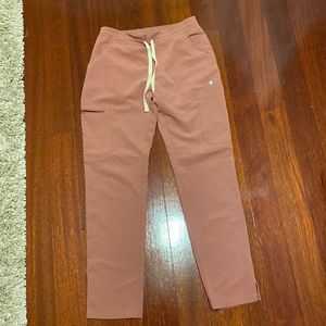 Figs Yola Skinny Scrub Pants in Mauve